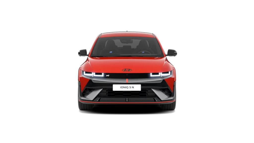 Roter Hyundai Elektro-Sportwagen frontal mit futuristischem Design auf weißem Hintergrund