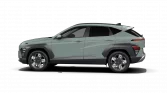 Grüner kompakter SUV seitlich vor schwarzem Hintergrund, modernes und kantiges Design