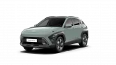 Hellgrüner Hyundai kompakter SUV seitlich, urbaner Hintergrund, moderne Linien und sportliches Design