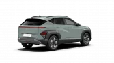 Pastellgrüner Hyundai Kompakt-SUV in 3/4-Ansicht, urban, mit Hybrid-Antrieb und sportlichem Design