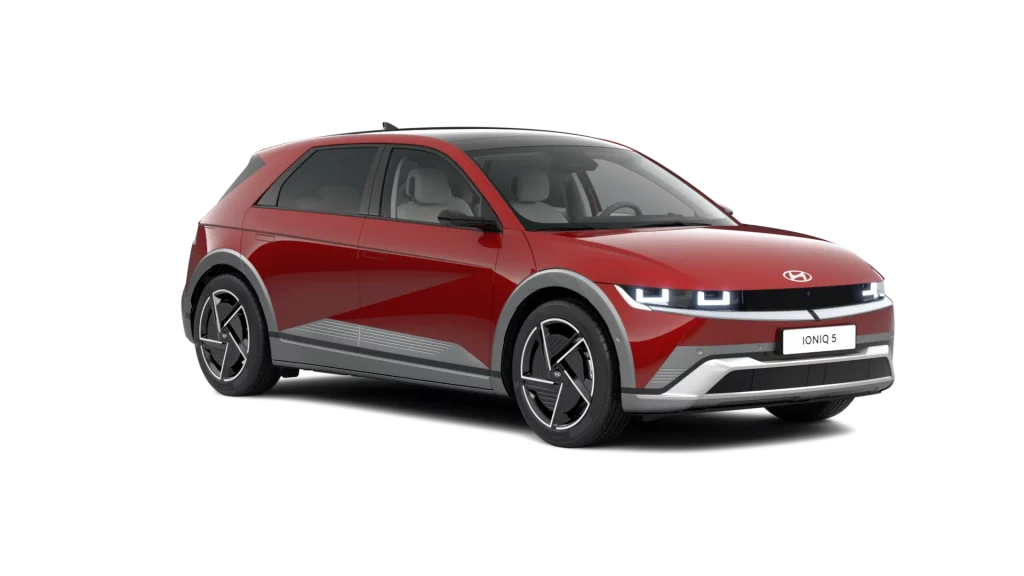 Roter Hyundai Elektro-Crossover seitlich, futuristisch, helle Umgebung, betont moderne und kantige Linien