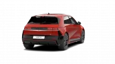 Roter Hyundai Elektro-Crossover von hinten rechts, sportlich, mit LED-Leuchten, diffusor und schwarzem Akzent