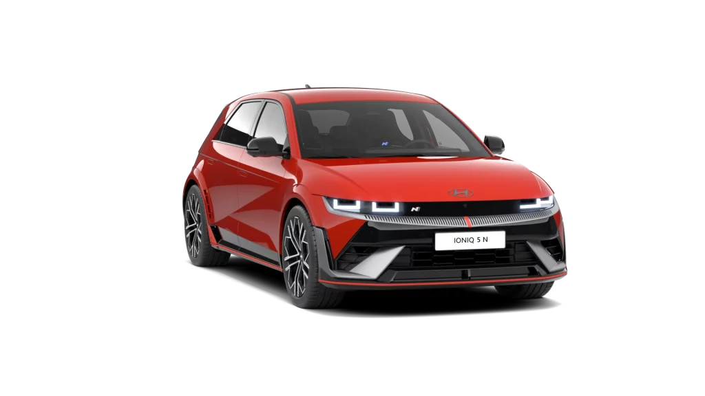 Roter Hyundai Kompaktwagen sportlich frontal auf weißem Hintergrund freigestellt