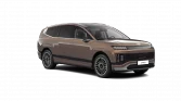 Brauner Hyundai Elektro-SUV in Dreiviertel-Frontansicht auf transparentem Hintergrund
