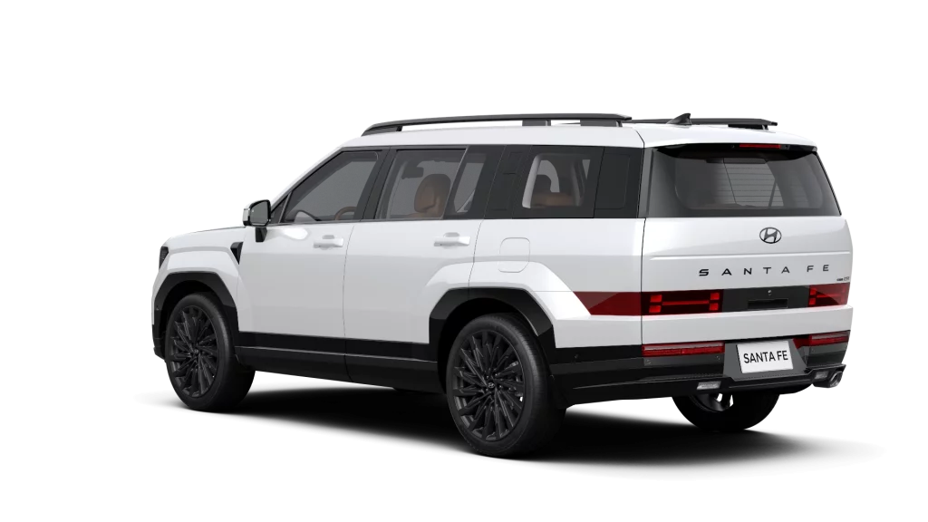 Weißer Hyundai SUV, Dreiviertel‑Heckansicht vor schwarzem Hintergrund