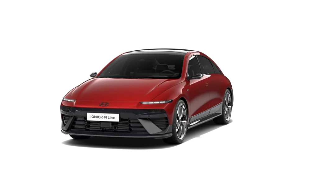 Rote elektrische Hyundai-Limousine, Dreiviertel-Frontansicht vor schwarzem Hintergrund