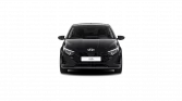 Schwarzer Hyundai Kompaktwagen frontal vor schwarzem Hintergrund