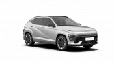 Silberner Hyundai Crossover, Dreiviertelansicht vorne links, vor schwarzem Hintergrund geparkt.