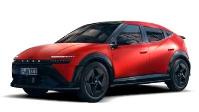 Roter kompakter Hyundai‑Crossover in Dreiviertel‑Frontansicht vor weißem Hintergrund