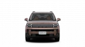 Brauner Hyundai Hybrid‑SUV frontal vor schwarzem Hintergrund