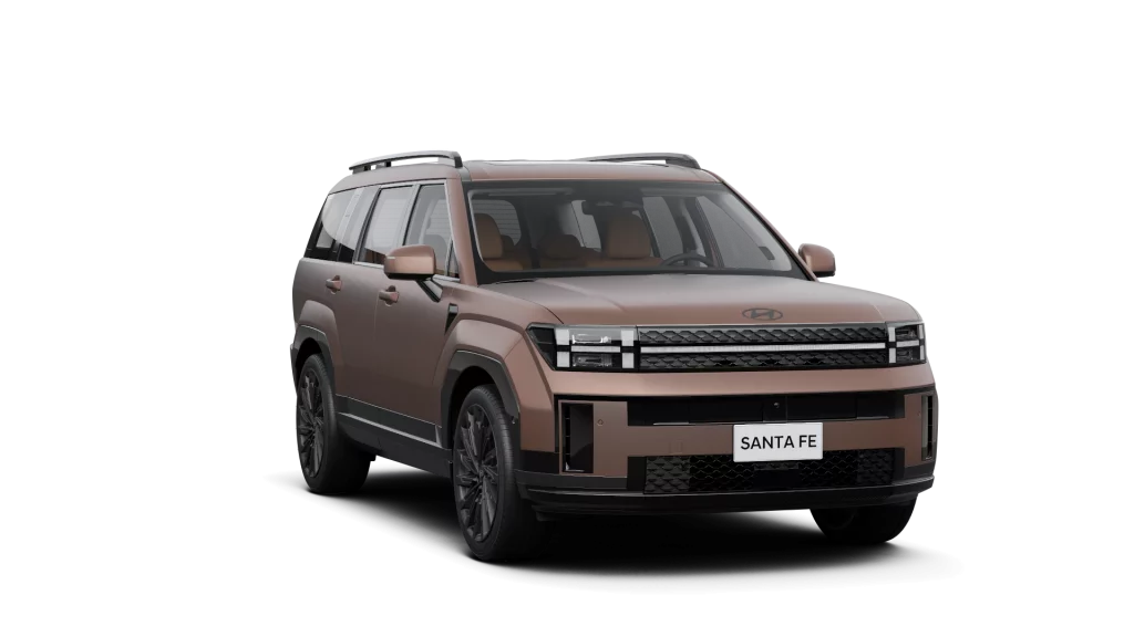 Bronzefarbener Hyundai Hybrid‑SUV in Dreiviertelansicht vor schwarzem Hintergrund