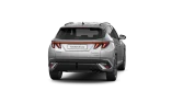 Silberner Hyundai SUV N-Line, Heck-Dreiviertelansicht vor schwarzem Hintergrund