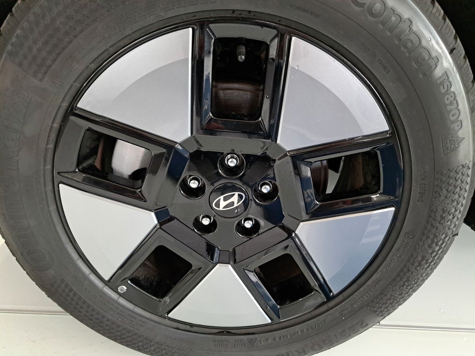 Fahrzeugabbildung Hyundai Santa Fe 1.6 T-GDI Hybrid 158 kW 4WD Intro