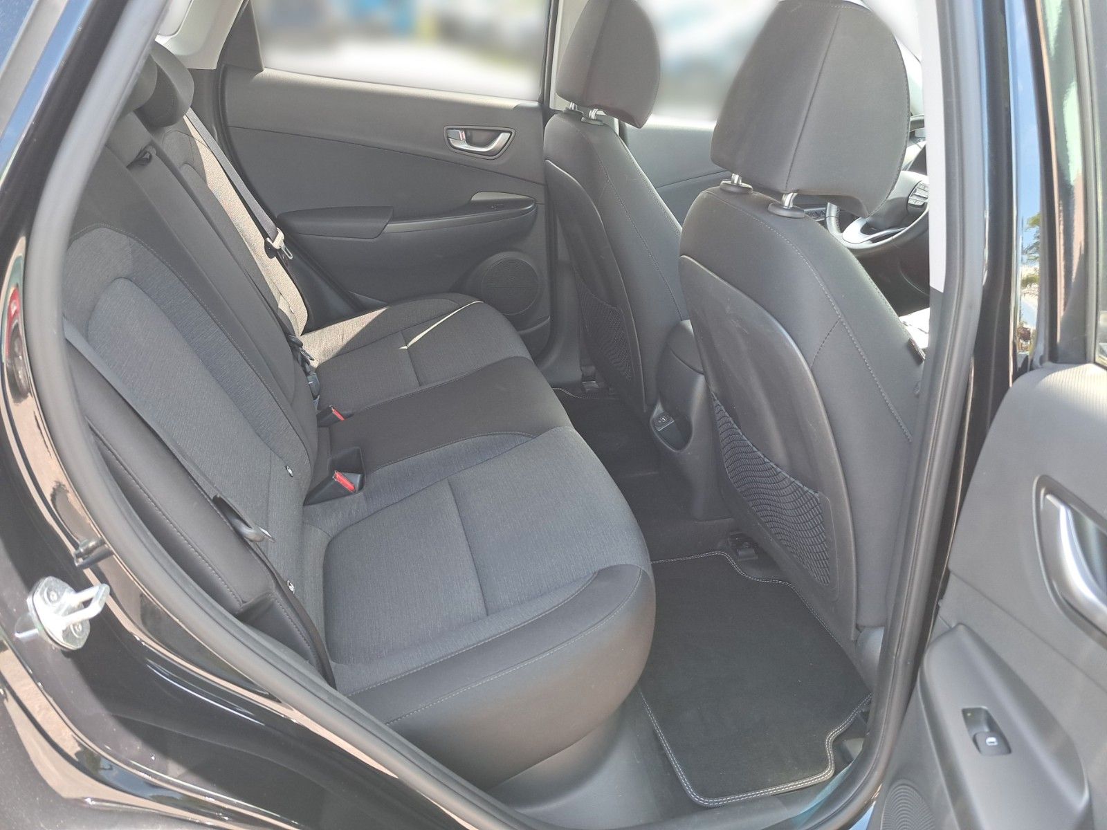 Fahrzeugabbildung Hyundai KONA Elektro 150KW / Wärmepumpe/Navi