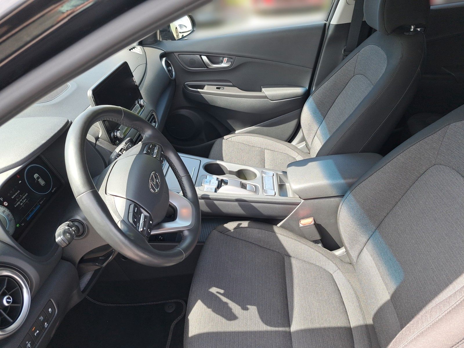 Fahrzeugabbildung Hyundai KONA Elektro 150KW / Wärmepumpe/Navi