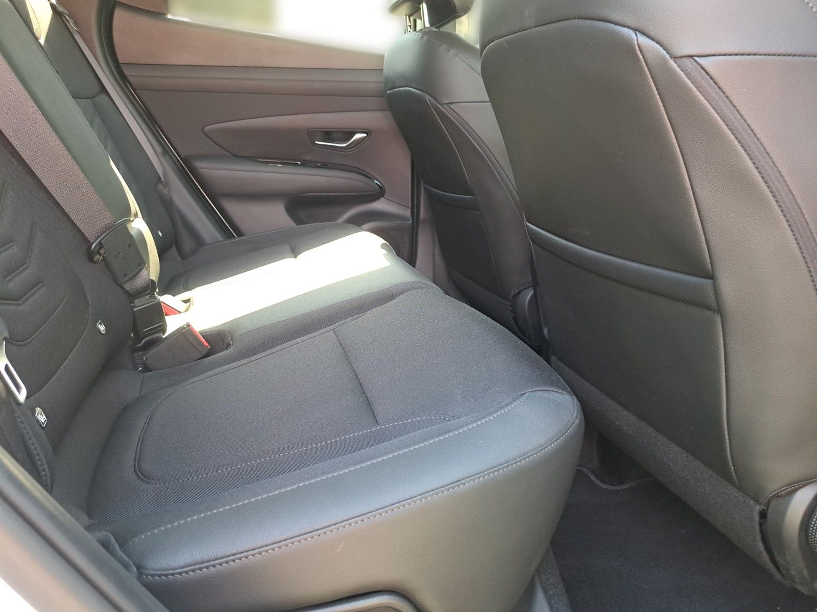Fahrzeugabbildung Hyundai Tucson 1.6 T-GDI 7-DCT 48V Trend 4WD 160PS