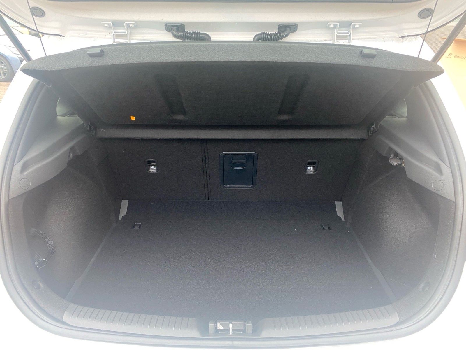 Fahrzeugabbildung Hyundai i30 Advantage 140PS 7-DCT Navi/LED/Sitzheizung