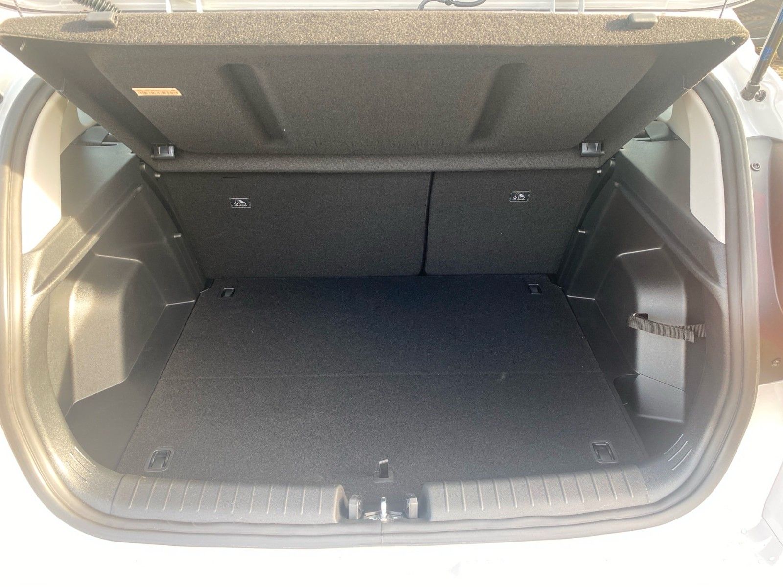 Fahrzeugabbildung Hyundai Trend 2WD 1.0 T-GDI (100 PS) 6-MT Navi/LED