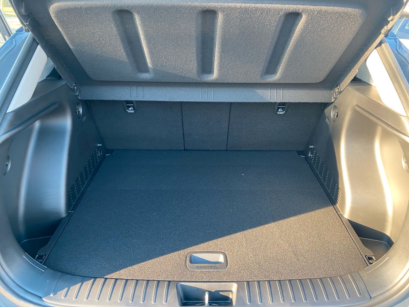 Fahrzeugabbildung Hyundai KONA Select 1.0 T-GDI (115 PS) 6-MT 2WD