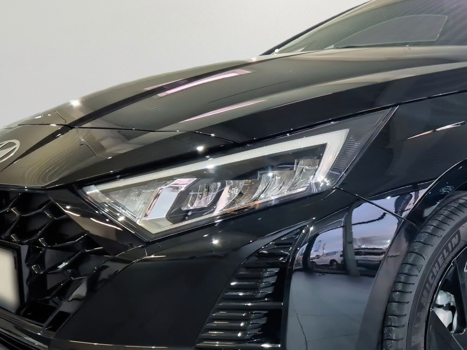 Fahrzeugabbildung Hyundai i20 1.0 T-GDI Blackline M/T 90PS /Alu/Navi/LED