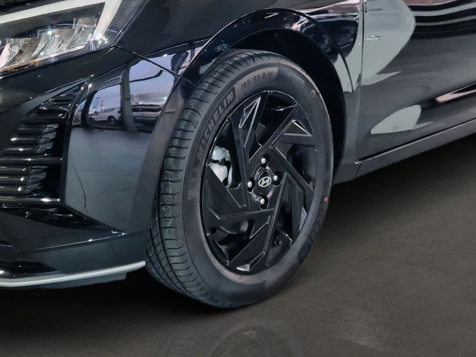 Fahrzeugabbildung Hyundai i20 1.0 T-GDI Blackline M/T 90PS /Alu/Navi/LED