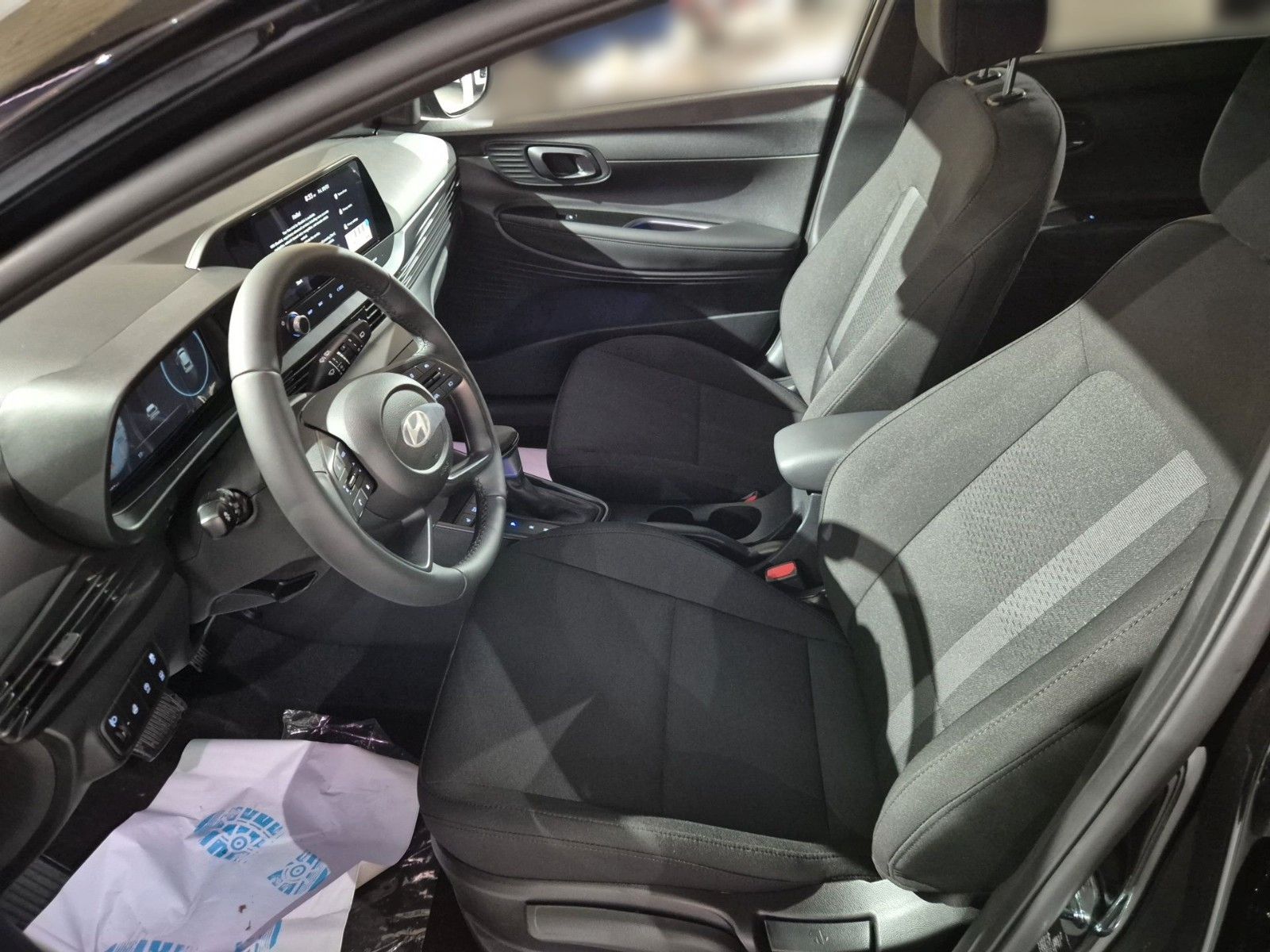 Fahrzeugabbildung Hyundai i20 1.0 T-GDI Blackline M/T 90PS /Alu/Navi/LED