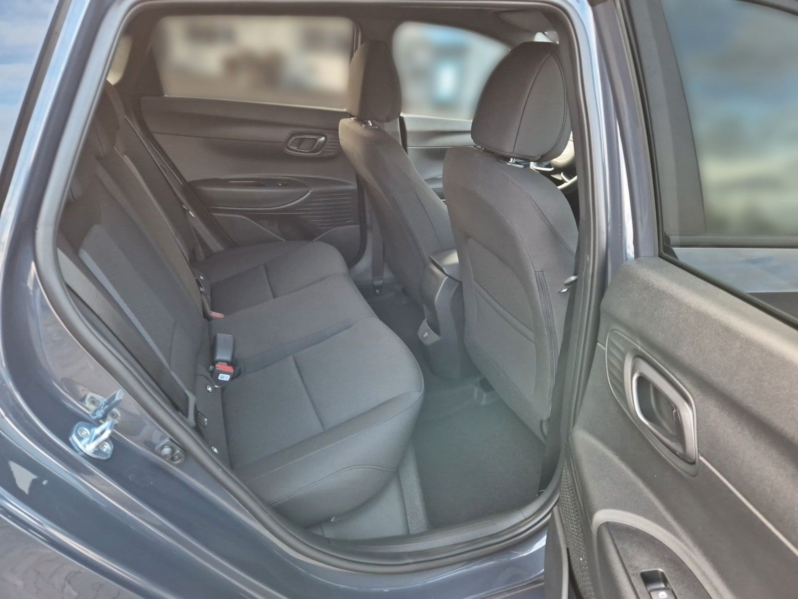 Fahrzeugabbildung Hyundai i20 1.0 T-GDI Blackline M/T 90PS /Alu/Navi/LED