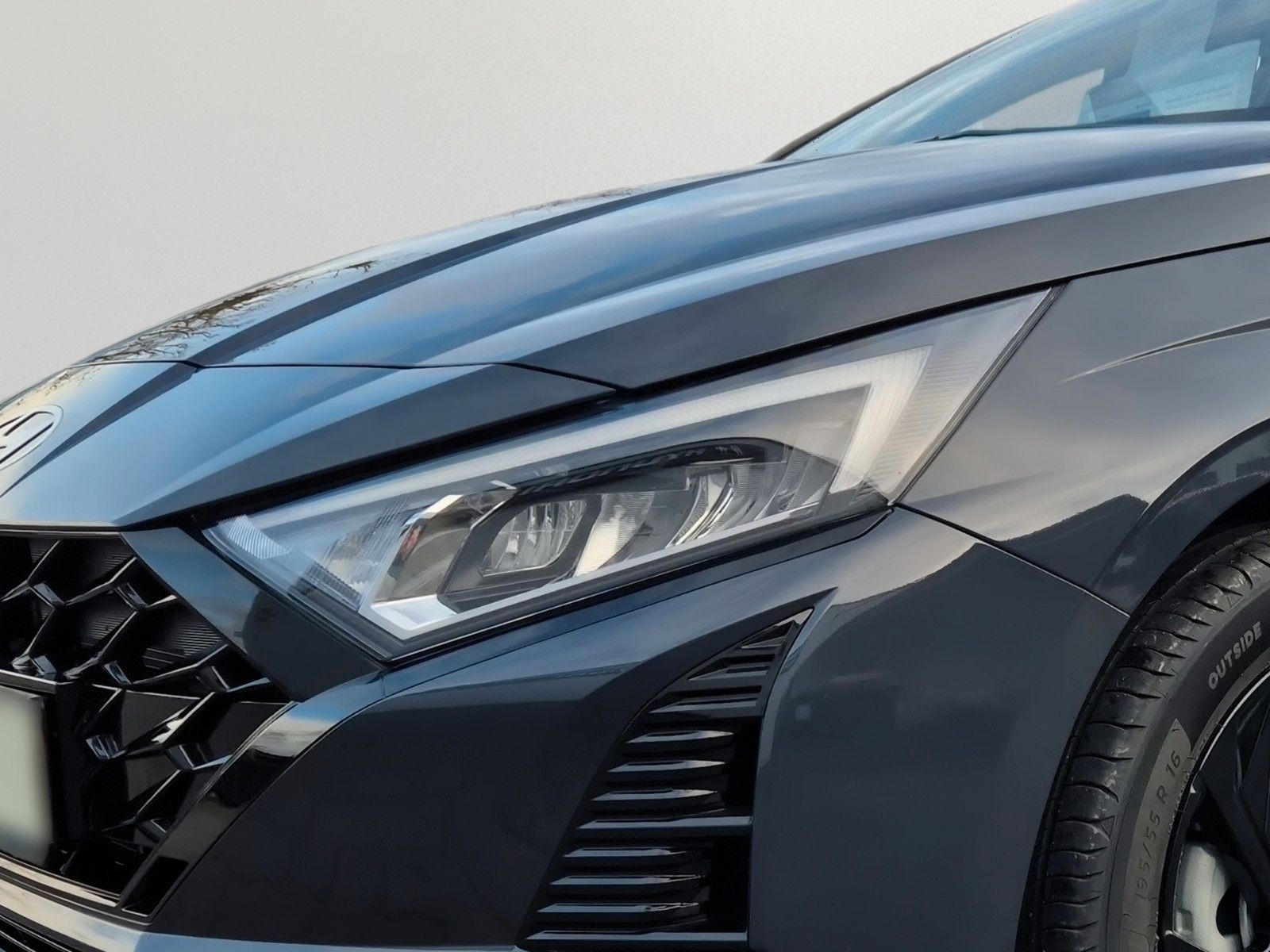 Fahrzeugabbildung Hyundai i20 1.0 T-GDI Blackline M/T 90PS /Alu/Navi/LED