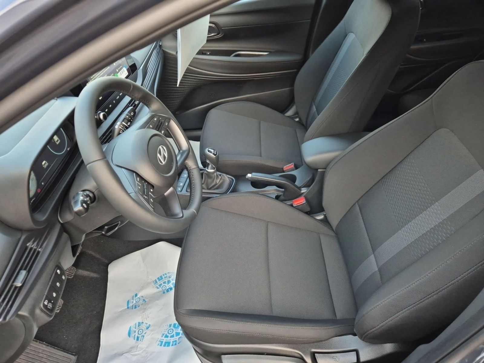 Fahrzeugabbildung Hyundai i20 1.0 T-GDI Blackline M/T 90PS /Alu/Navi/LED