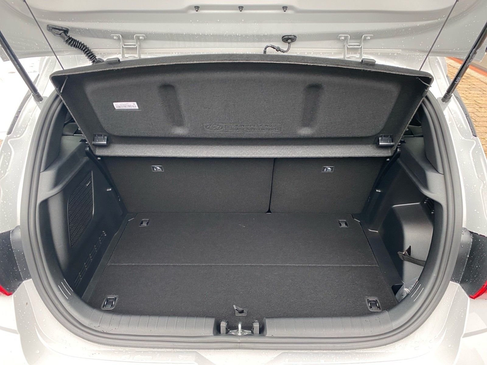 Fahrzeugabbildung Hyundai i20 1.0 T-GDI Blackline 7-DCT 90PS /Alu/Navi/LED