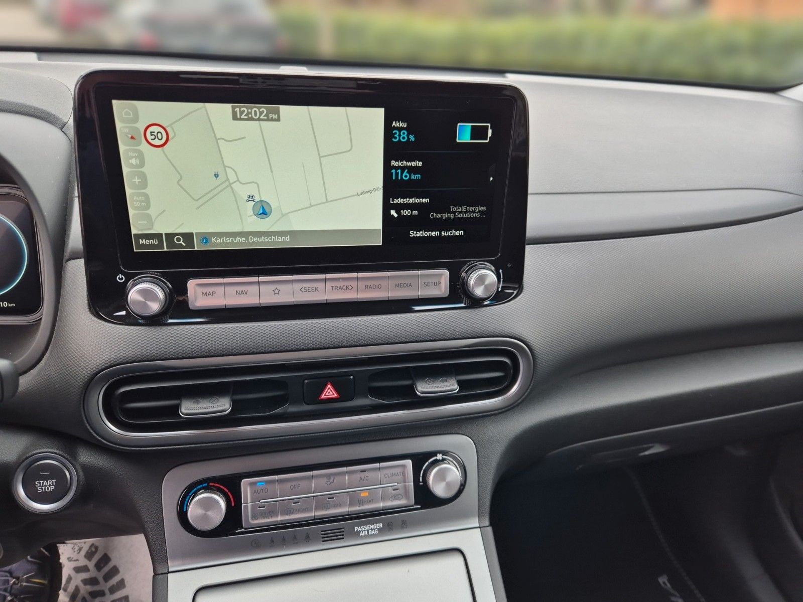 Fahrzeugabbildung Hyundai KONA Elektro Trend 100KW /Navigation/Head-up Dis