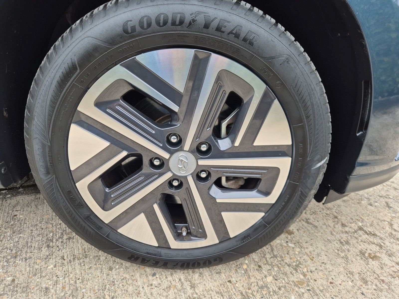 Fahrzeugabbildung Hyundai KONA Elektro Trend 100KW /Navigation/Head-up Dis