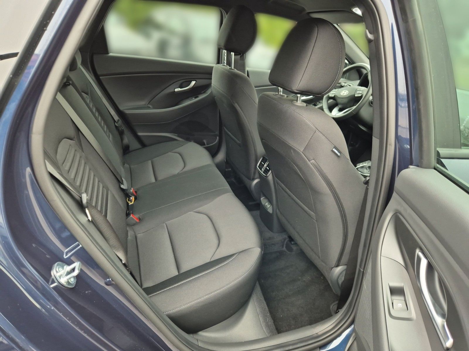 Fahrzeugabbildung Hyundai i30 Advantage + 100PS 7-DCT/LED/Navi/Sitzheizung