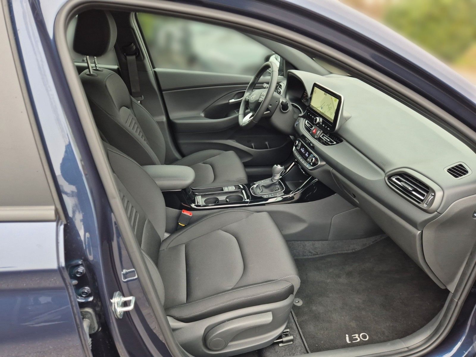 Fahrzeugabbildung Hyundai i30 Advantage + 100PS 7-DCT/LED/Navi/Sitzheizung