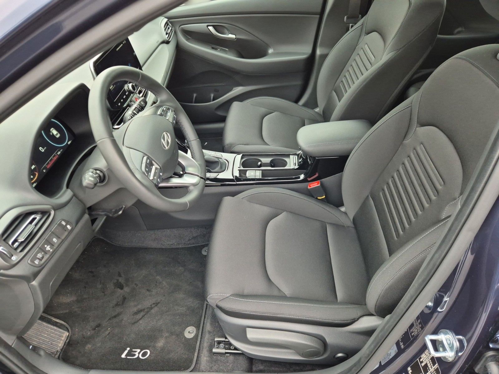 Fahrzeugabbildung Hyundai i30 Advantage + 100PS 7-DCT/LED/Navi/Sitzheizung