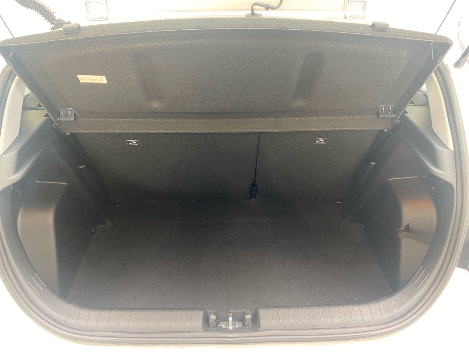 Fahrzeugabbildung Hyundai i20 Select 79PS 6-MT Navi/Kamera/Freisprech.