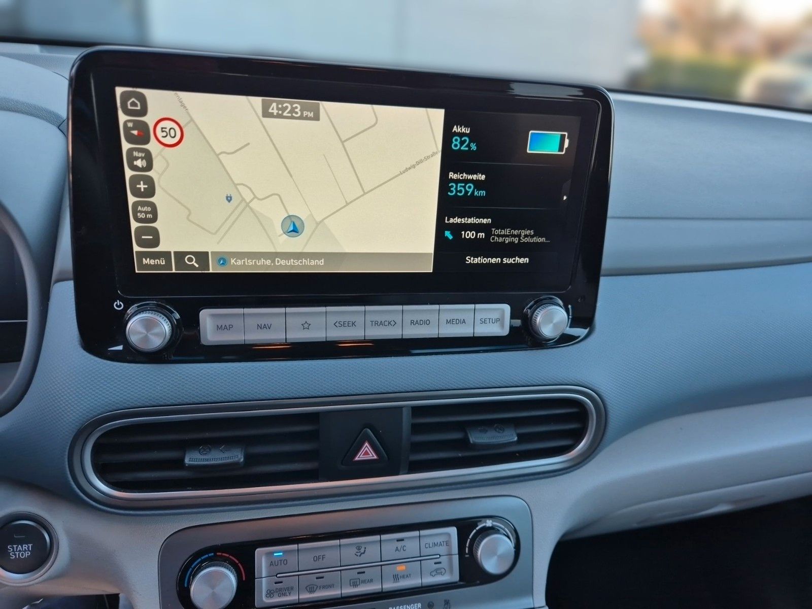 Fahrzeugabbildung Hyundai KONA Elektro 150KW PREMIUM 3 phasig/Leder/Navi