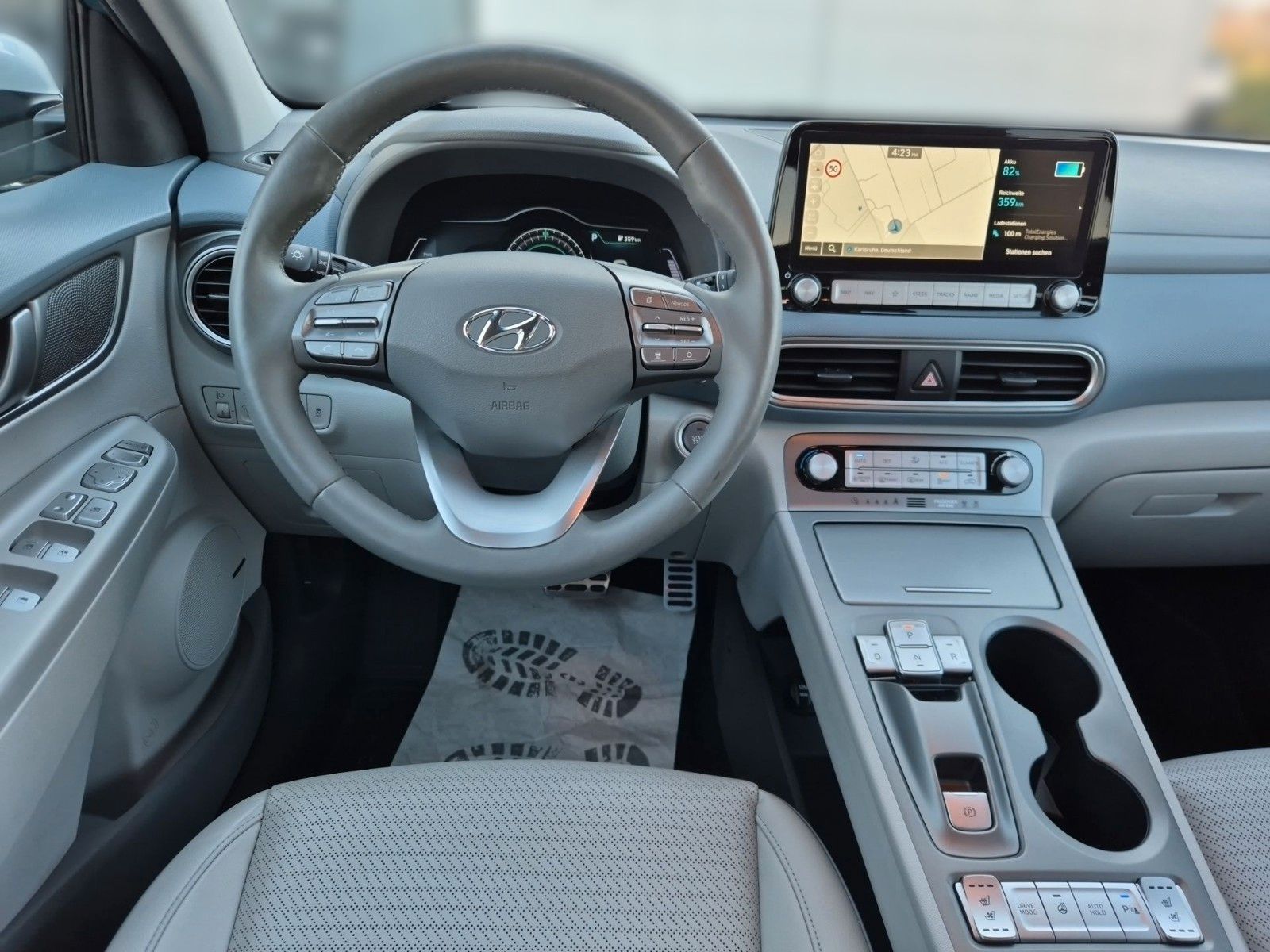 Fahrzeugabbildung Hyundai KONA Elektro 150KW PREMIUM 3 phasig/Leder/Navi