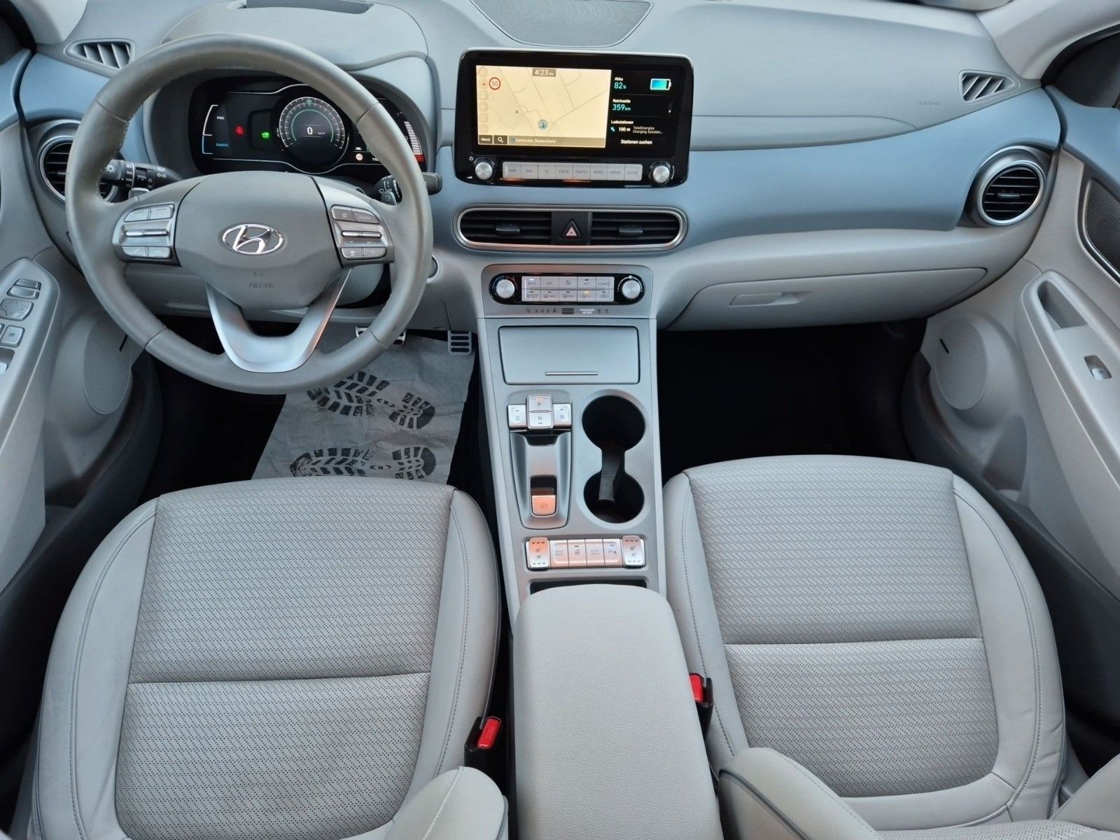 Fahrzeugabbildung Hyundai KONA Elektro 150KW PREMIUM 3 phasig/Leder/Navi