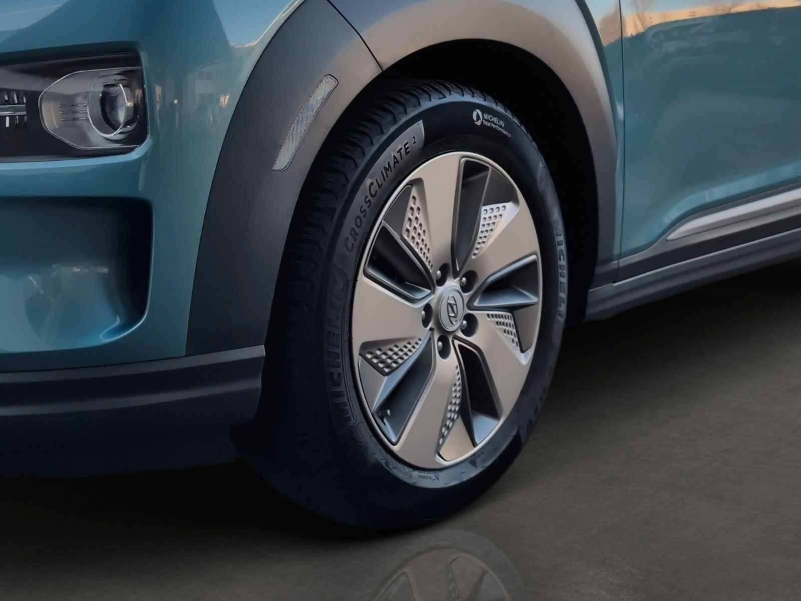 Fahrzeugabbildung Hyundai KONA Elektro 150KW PREMIUM 3 phasig/Leder/Navi