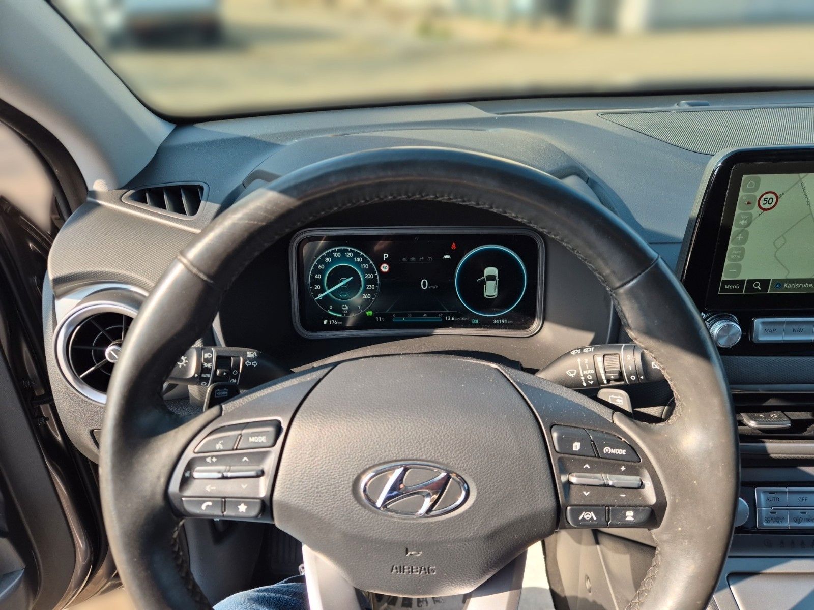 Fahrzeugabbildung Hyundai KONA Elektro 150KW PREMIUM 3 phasig/LED/Navi/