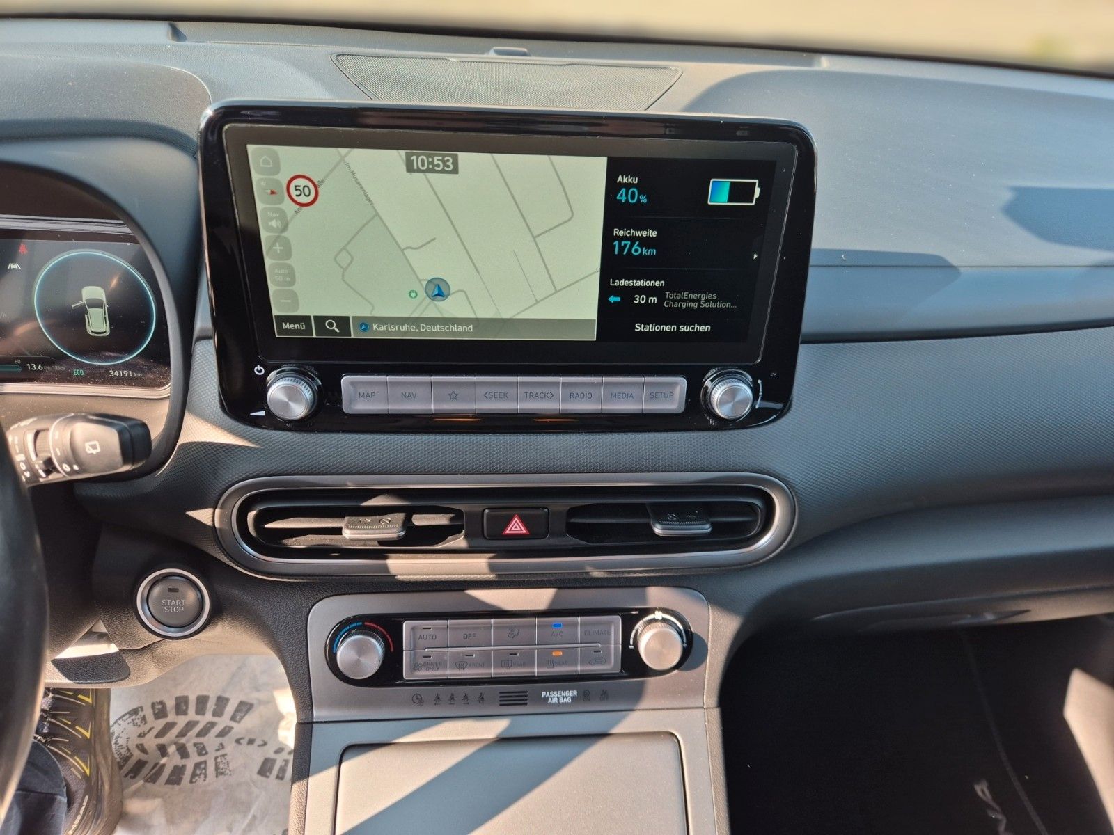Fahrzeugabbildung Hyundai KONA Elektro 150KW PREMIUM 3 phasig/LED/Navi/