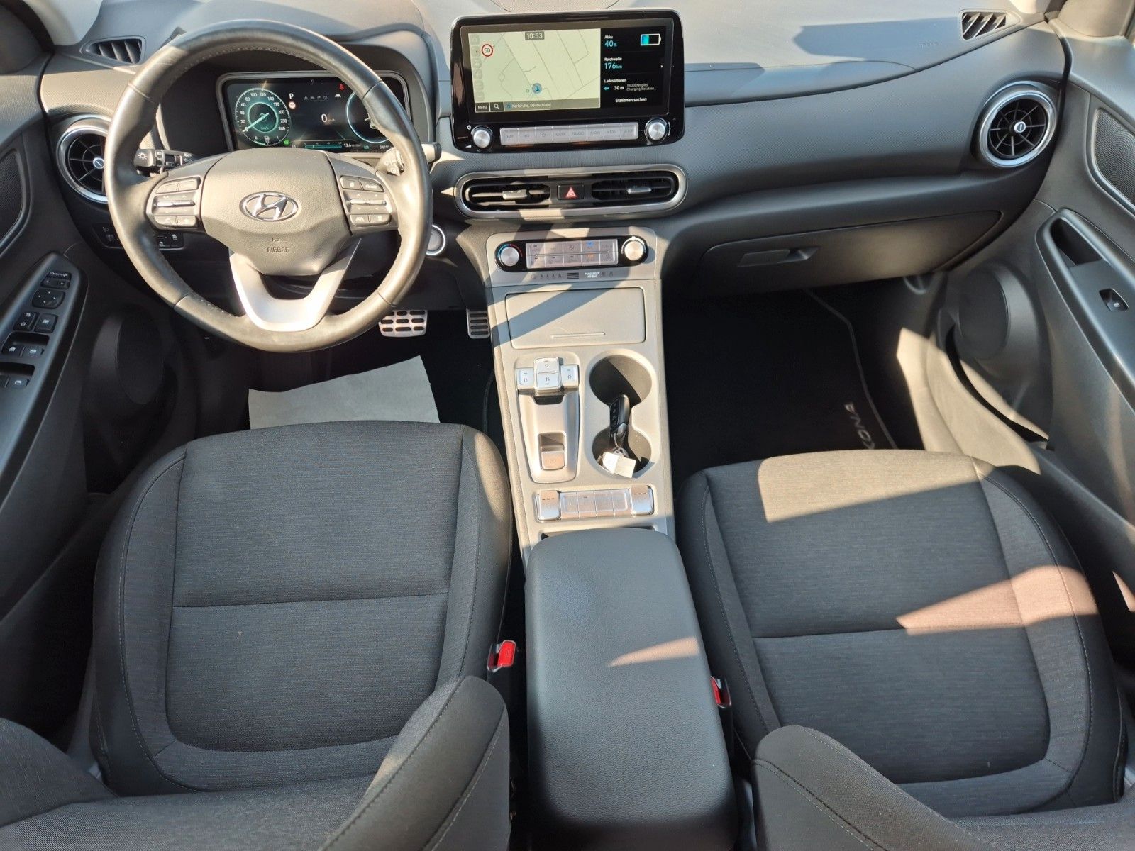 Fahrzeugabbildung Hyundai KONA Elektro 150KW PREMIUM 3 phasig/LED/Navi/