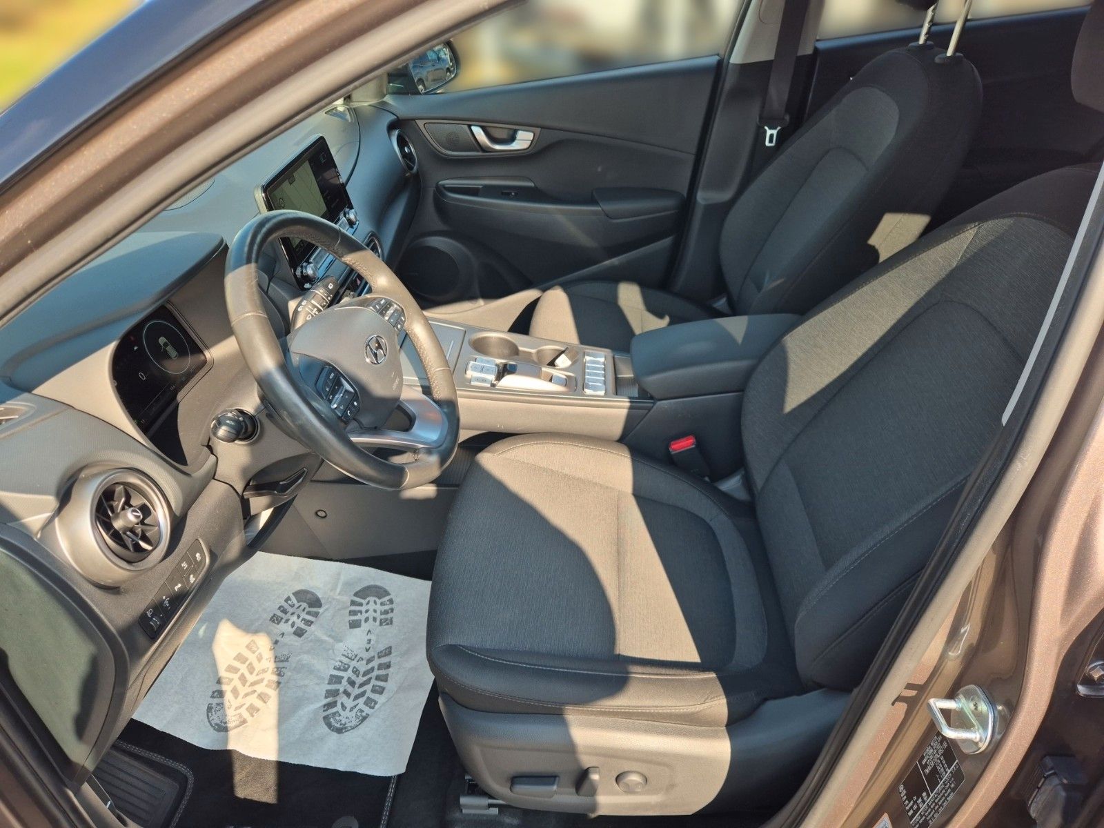 Fahrzeugabbildung Hyundai KONA Elektro 150KW PREMIUM 3 phasig/LED/Navi/