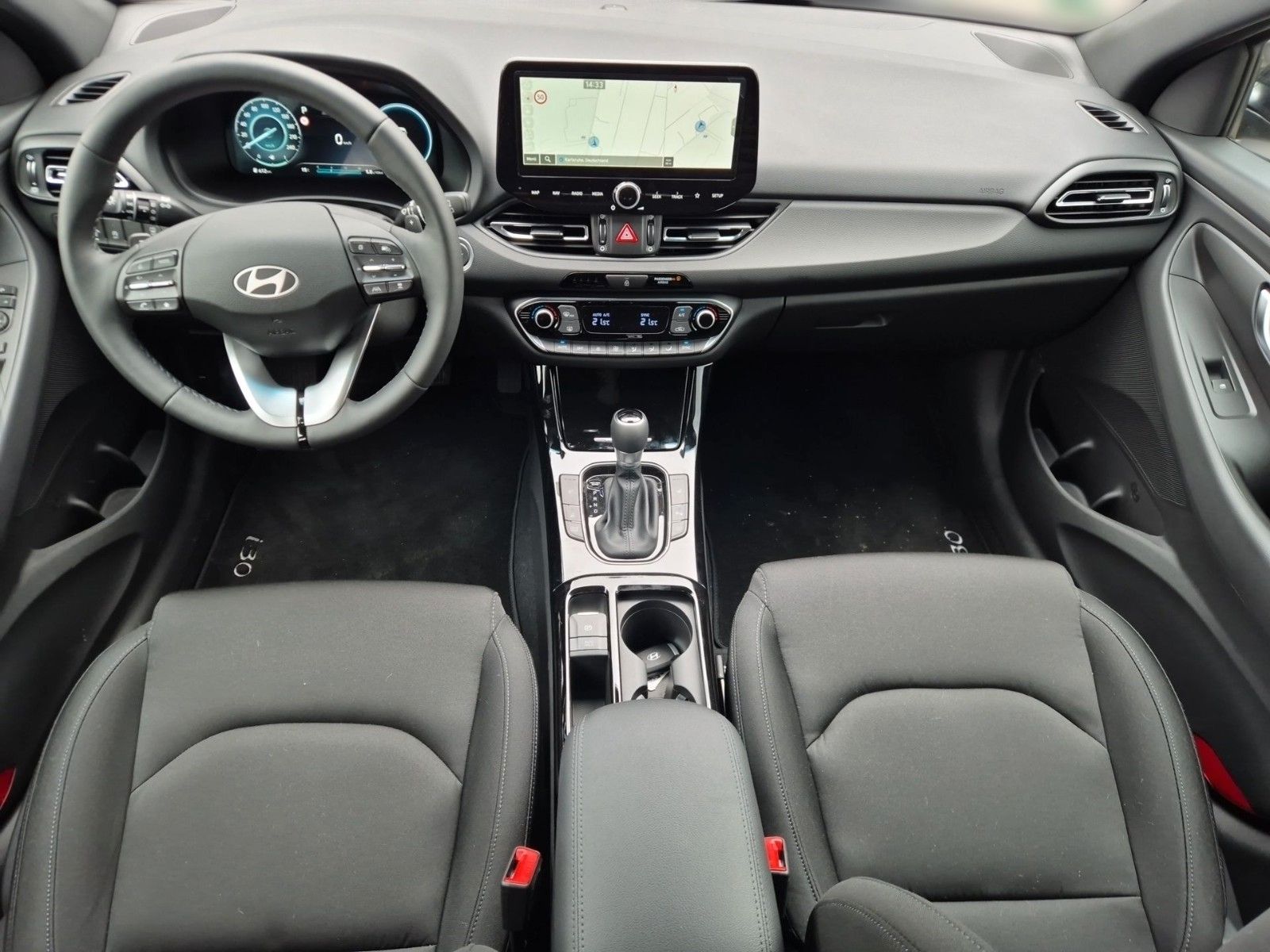 Fahrzeugabbildung Hyundai i30 Kombi Advantage+ 140PS 7-DCT Navi/LED/Sitzh.