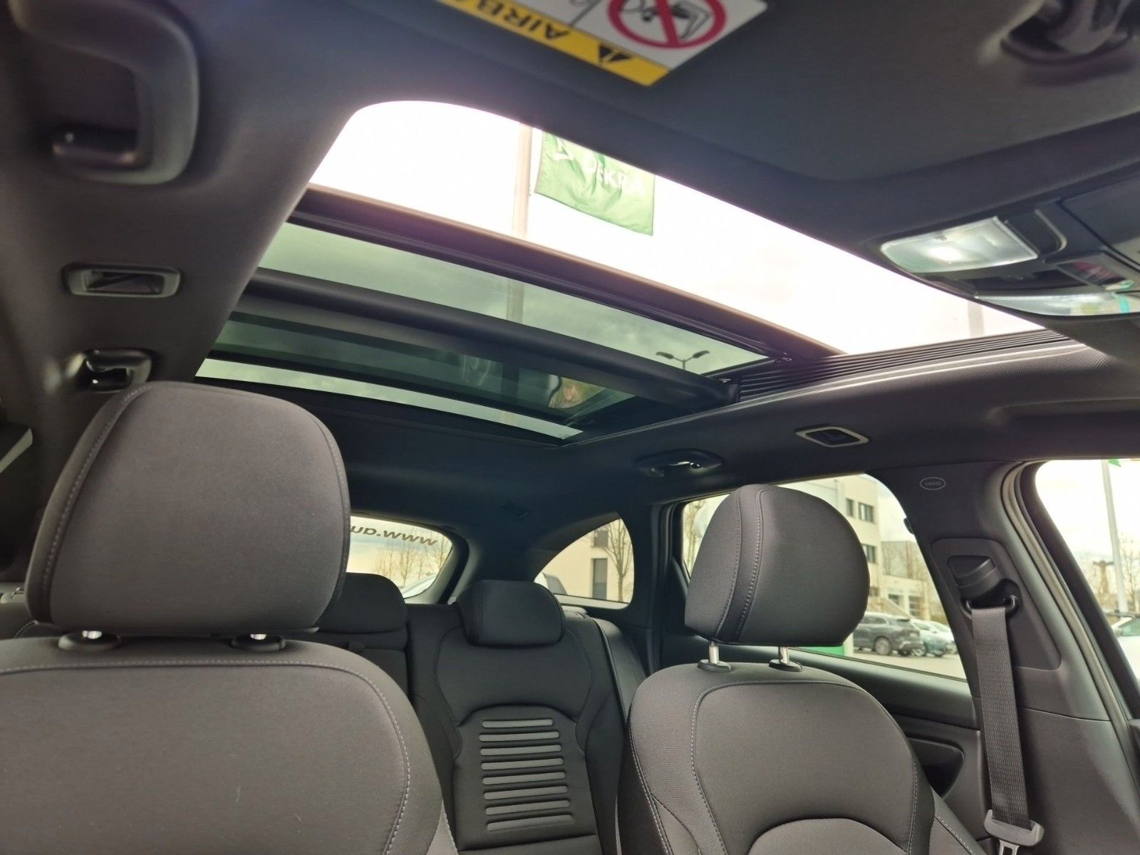 Fahrzeugabbildung Hyundai i30 Kombi Advantage+ 140PS 7-DCT Navi/LED/Sitzh.