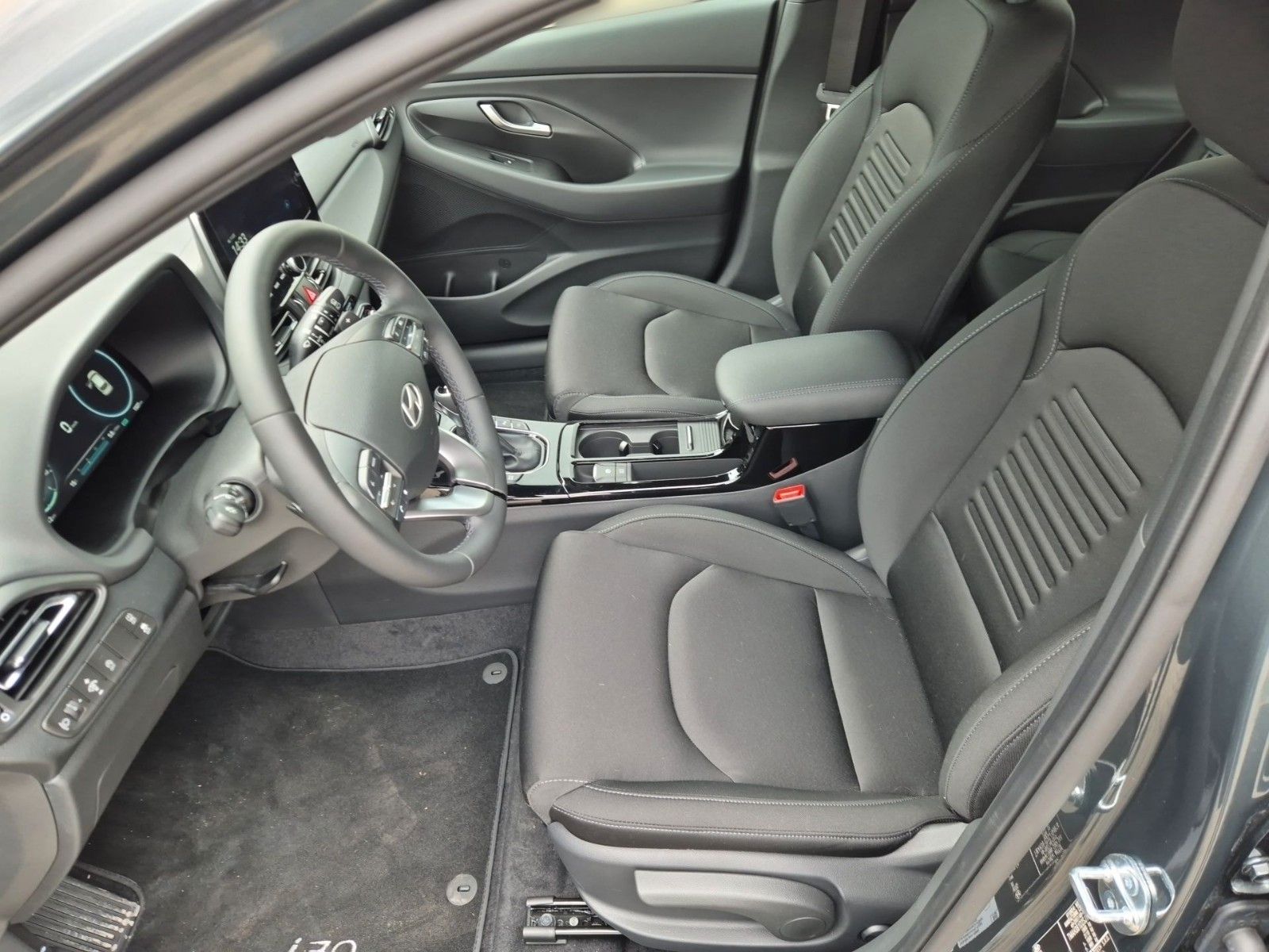 Fahrzeugabbildung Hyundai i30 Kombi Advantage+ 140PS 7-DCT Navi/LED/Sitzh.