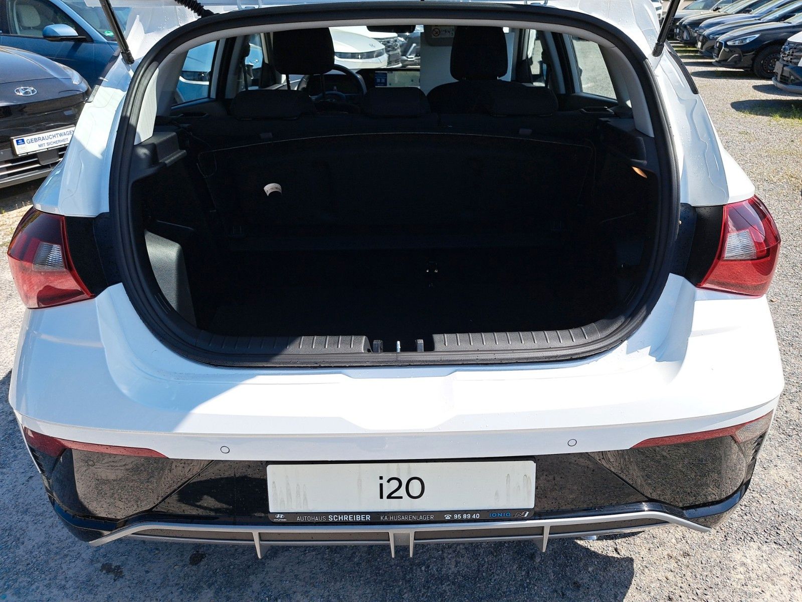 Fahrzeugabbildung Hyundai i20 Select 6-MT 90PS Navi/Kamera/Freisprech.